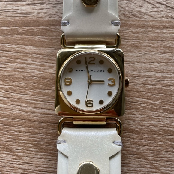 Marc by Marc Jacobs gold patent leather watch - Picture 2 of 4